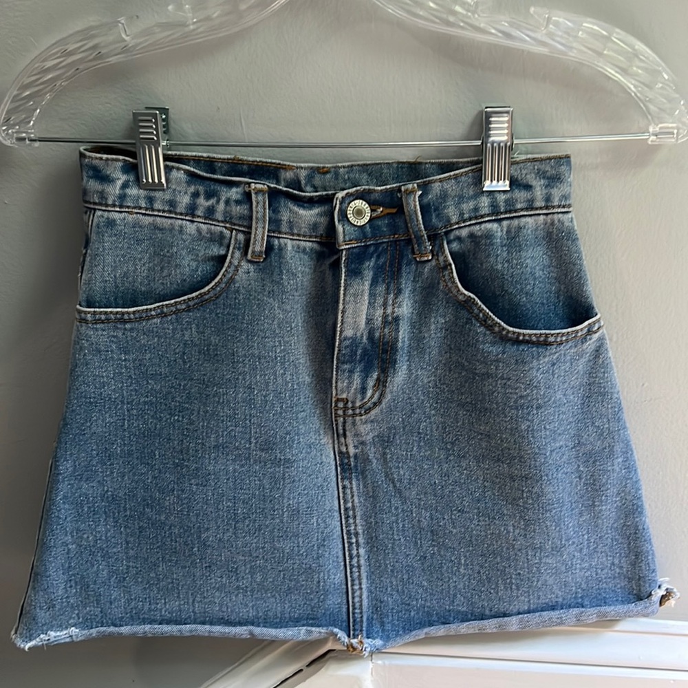 Size xs jean skirt from pacsun, great condition just a bit small for me!